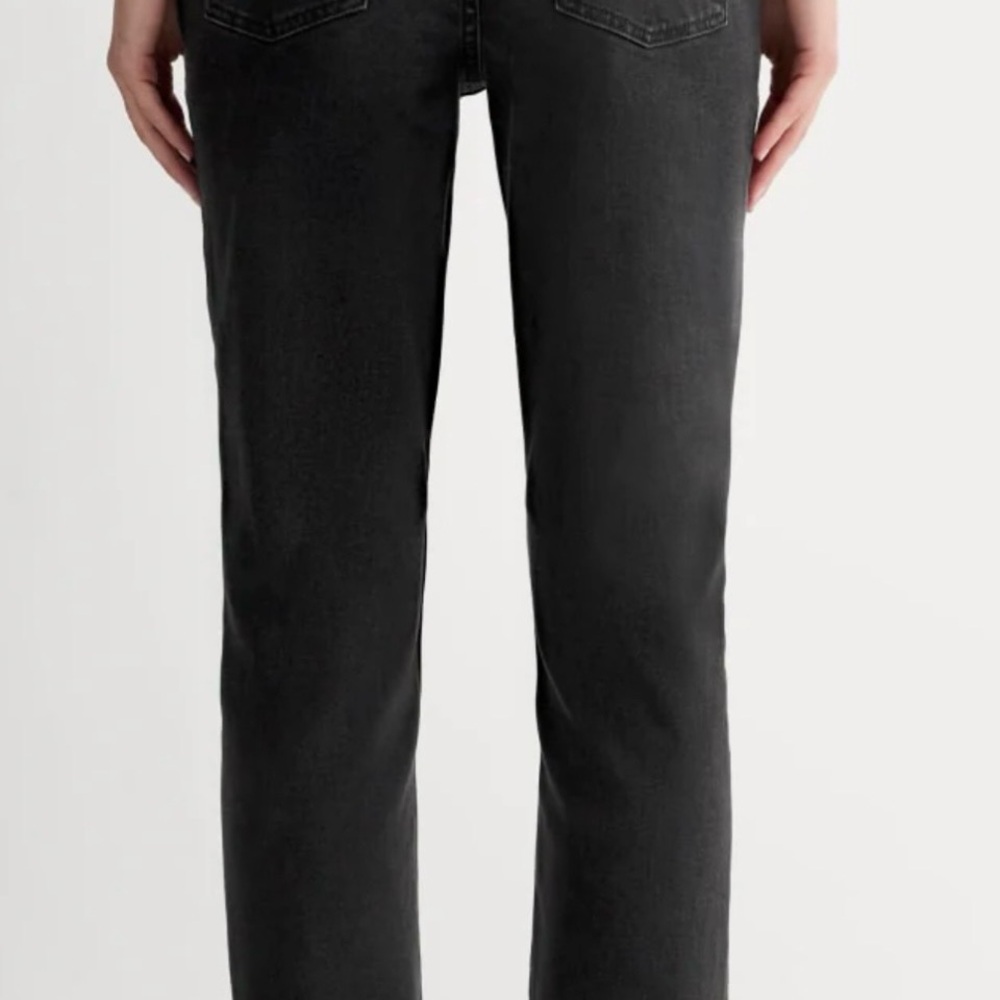 Everlane Women's Straight Leg Jeans in Charcoal